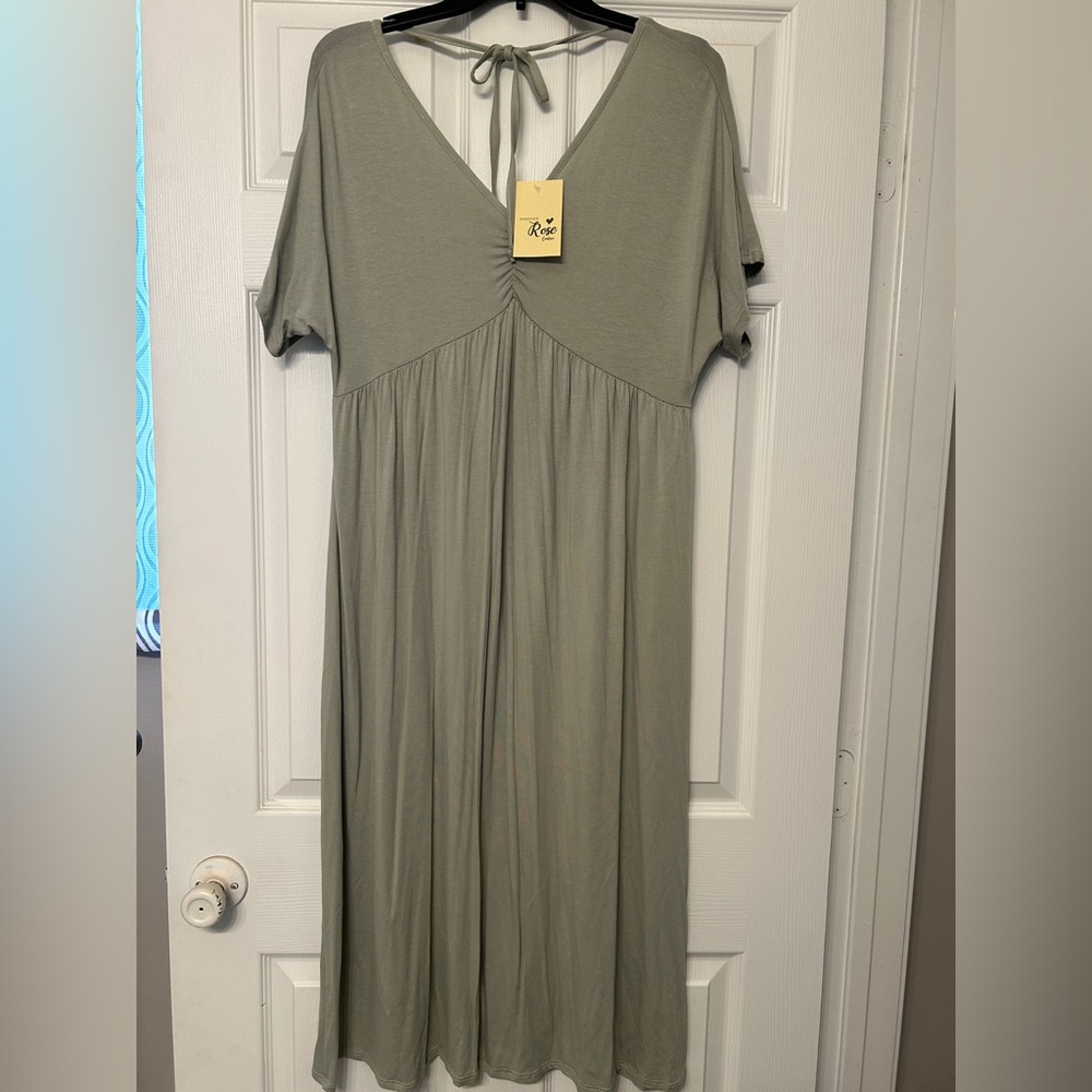 Women’s Green V-Neck Maxi Dress